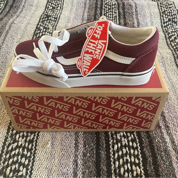 VANS - Old Skool - Maroon/White - Size 3.0 Kids - Never Worn - Picture 2 of 4
